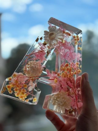 𝐀 - symbol začátku. ✨ I náš příběh tedy odstartujeme tímto písmenem! Připravujeme pro Vás. Již brzy se dozvíte víc 🦋...