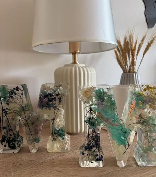 Stejné a přitom jiné 💙 #narramia #pismenospribehem #darek #homemade #handmade #prodej #dekorace